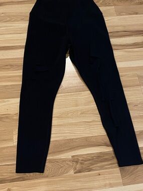 Alo sz M Black High-Waist Ripped Leggings.